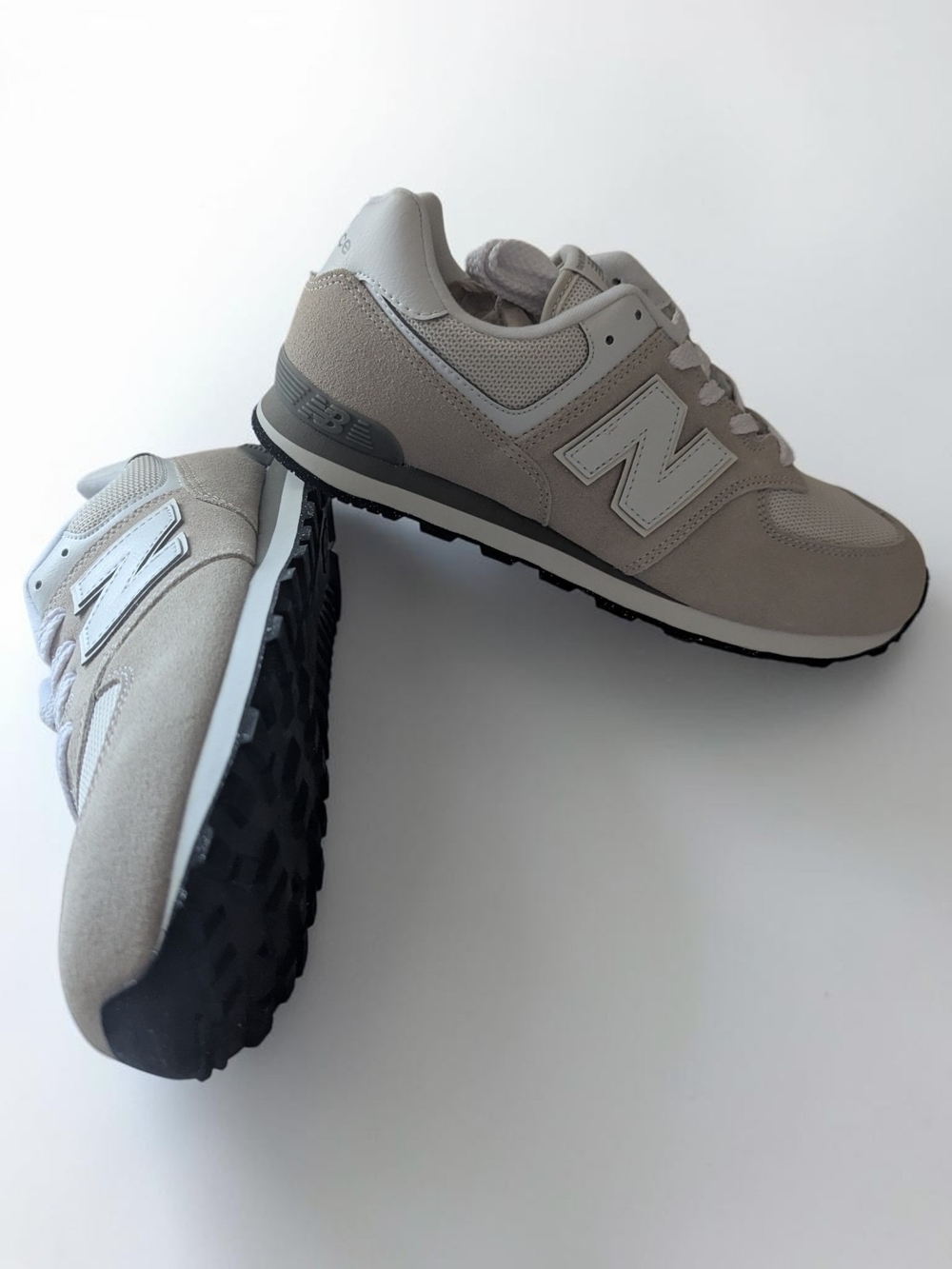 New Balance 574 Core Grey White Kids Size 6.5 Youth Sneakers GC574EVW Shoe - Picture 5 of 8